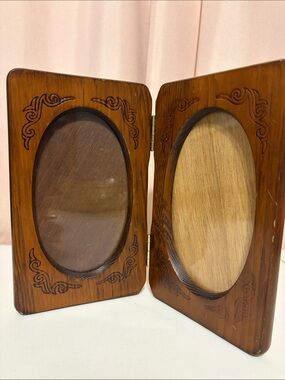 Vintage 80’s dark wood bi-fold Oval opening Frame corner scrollwork brass hinges